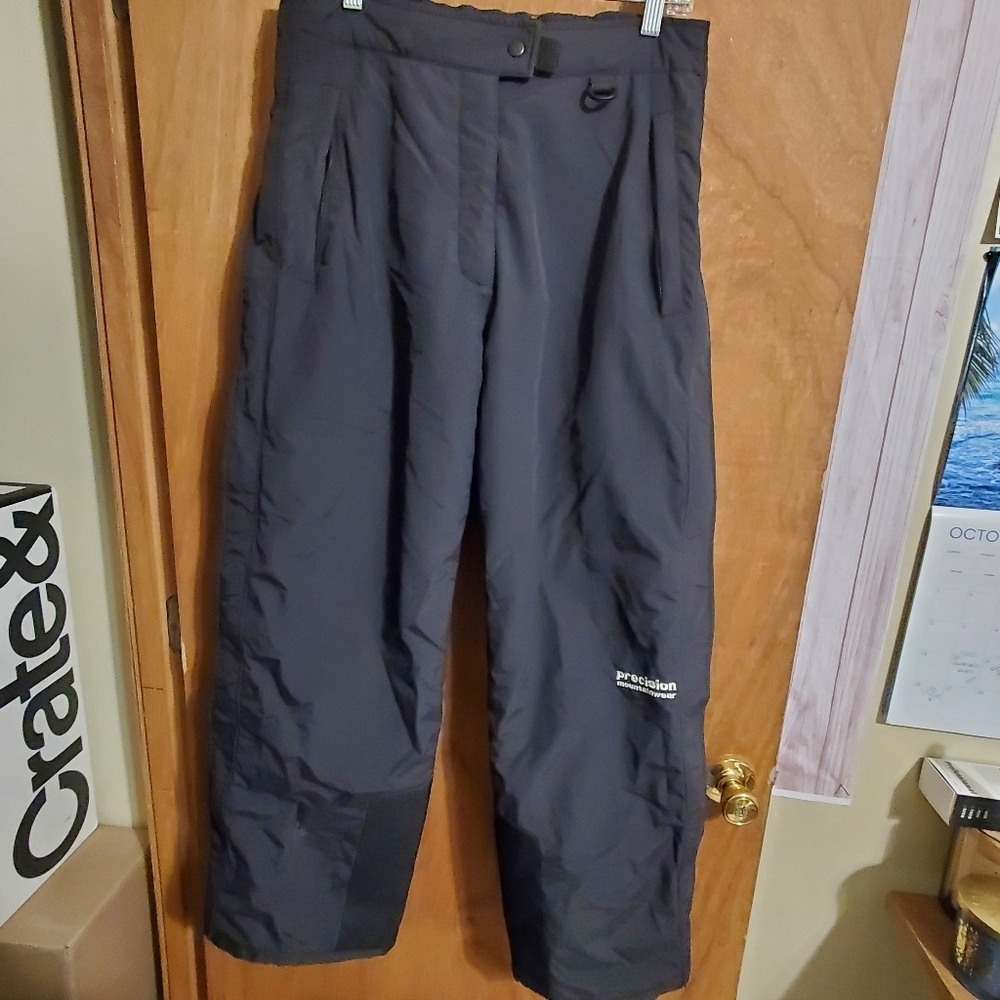 PRECISION MOUNTAIN WEAR WOMENS MED. BLACK SNOWPANTS.